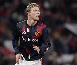 罗马诺：霍伊伦决心留队竞争，曼联也没有推动他离队的迹象